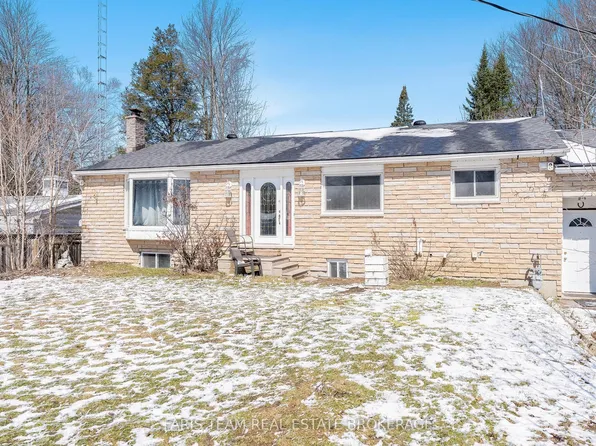 706 James St, Innisfil, ON L9S 2G7