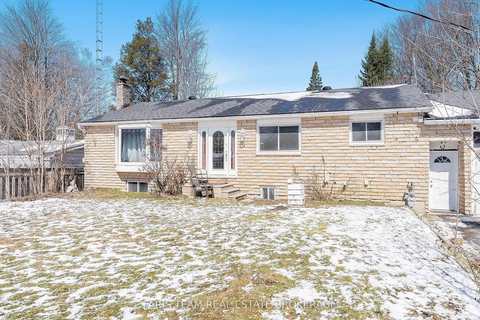 706 James St photo 1