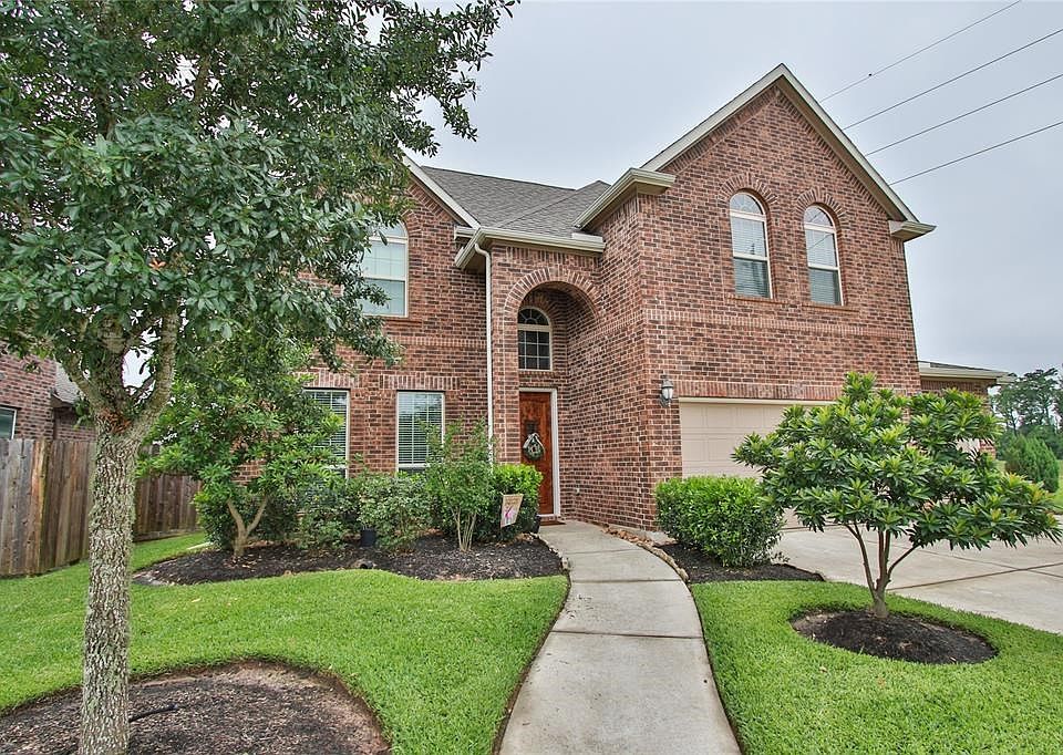 This beautiful, slightly lived in home is on a sizable cul-de-sac lot in the wonderful community of Twin Falls with walking trails, lakes and zoned to desirable Klein ISD schools.