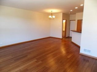 335 Springbrook Trl S, Oswego, IL 60543