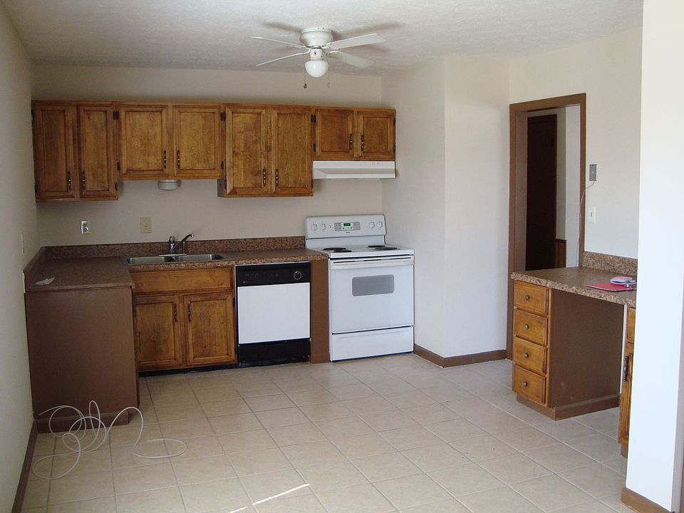 HUGE EAT-IN KITCHEN