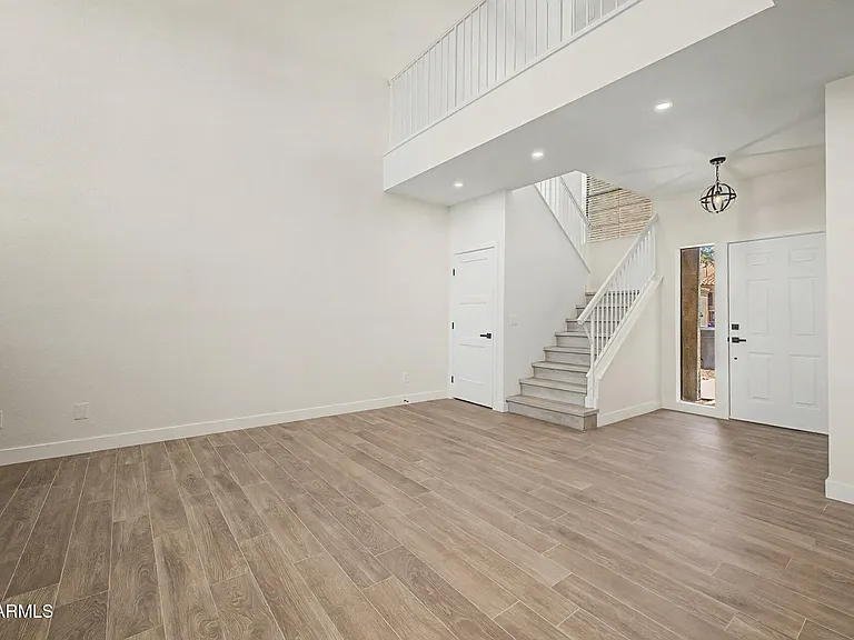 2084 N Sunset Dr — Photo 7