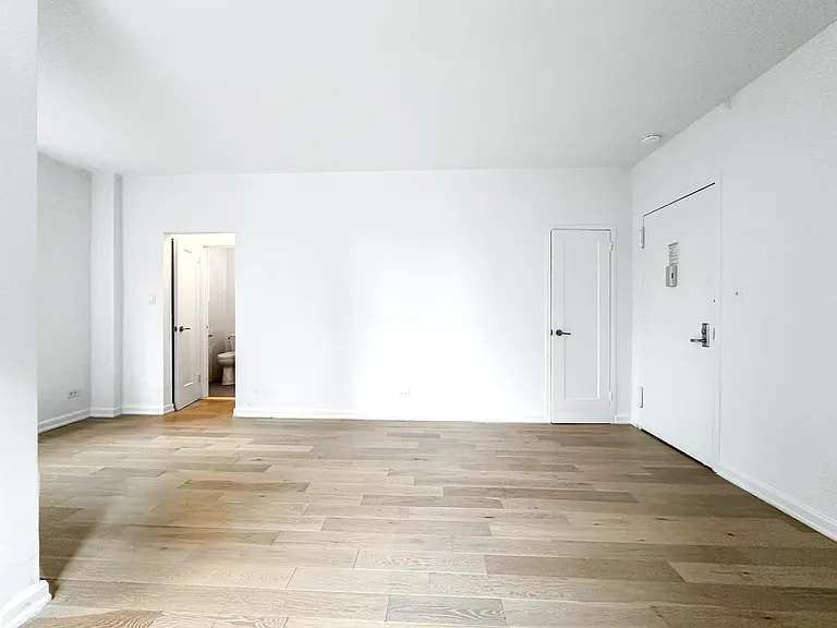 4 Park Ave #7A — Photo 7