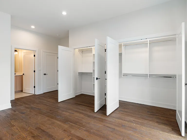 416 E 50th Pl #1W — Photo 17