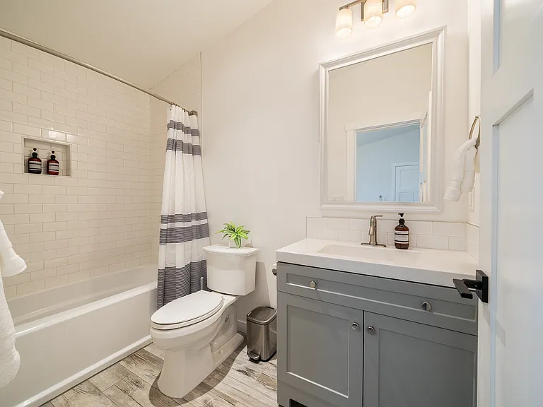 823 Orondo Ave #B — Photo 16