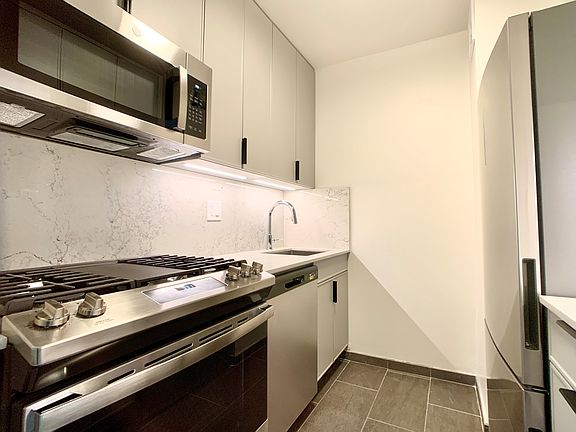 3rd image of 401 E 80th St APT 25D