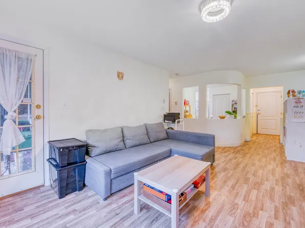 3738 Norfolk St #207, Burnaby, BC V5G 4V4