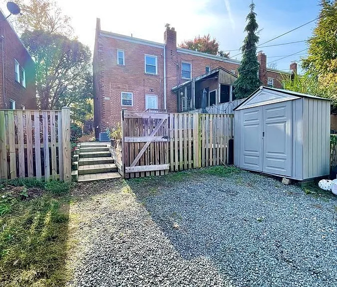 528 E Luray Ave — Photo 32