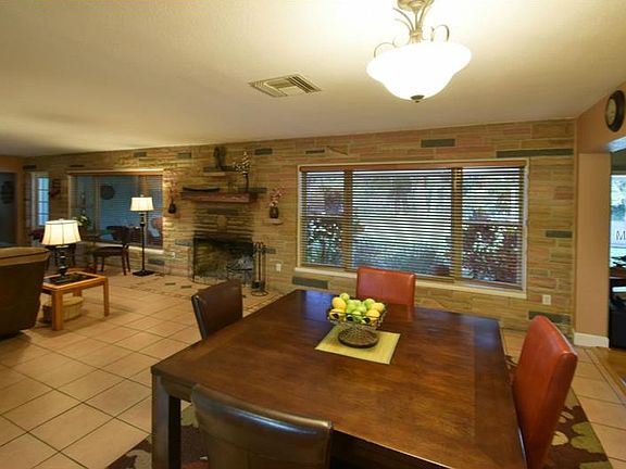 5th image of 120 N Pearl Lake Cswy
