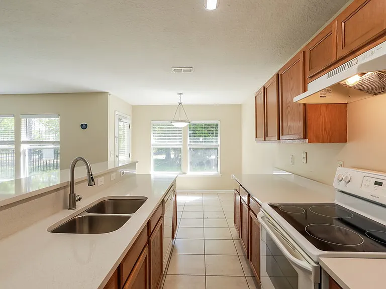 12613 Wooded Bluff Ct — Photo 7
