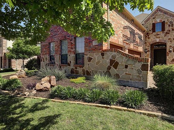 3rd image of 721 Arrowhead Dr
