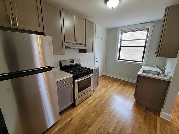 2nd image of 7018 N Paulina St #A3