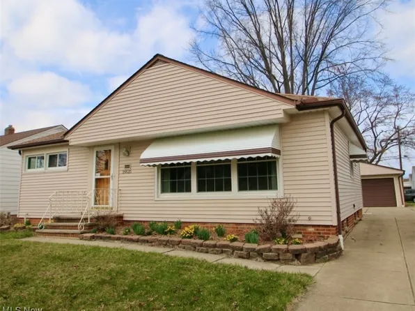 29525 Green Dr, Willowick, OH 44095