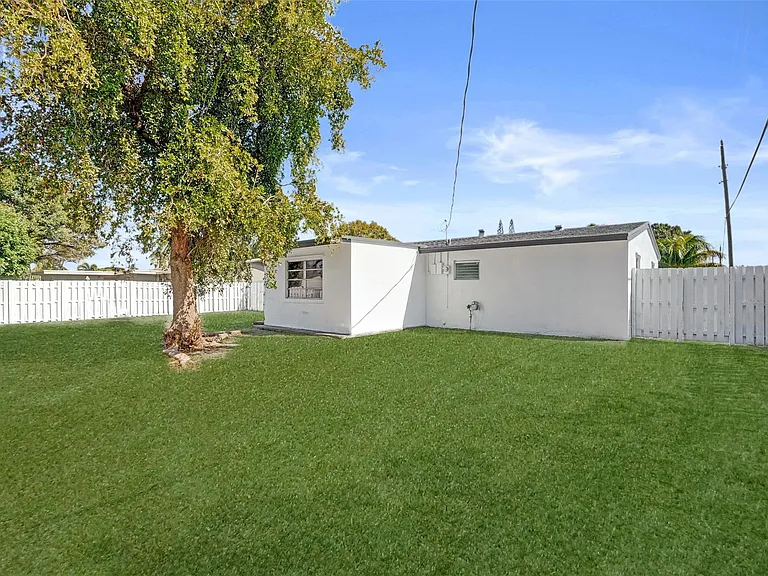 1437 SW 1st Ave — Photo 25