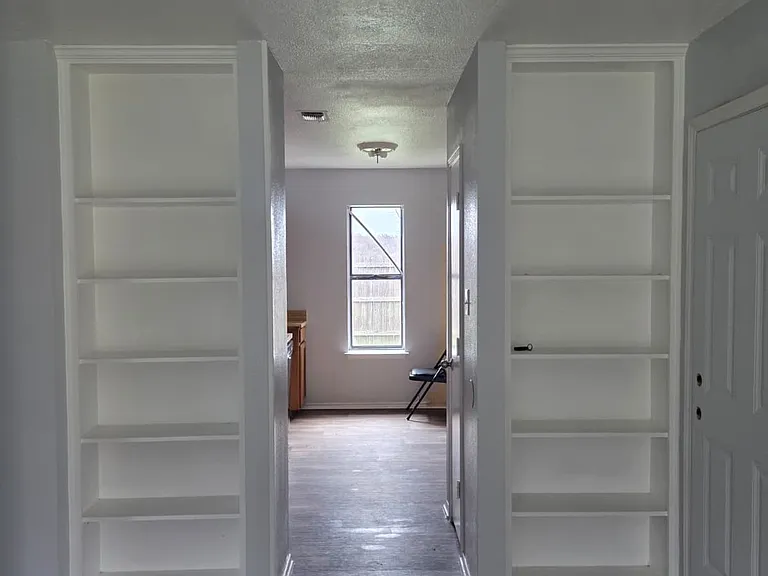 3009 Barnes Dr — Photo 3