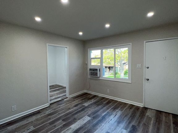3rd image of 406 E Valencia Ave APT C