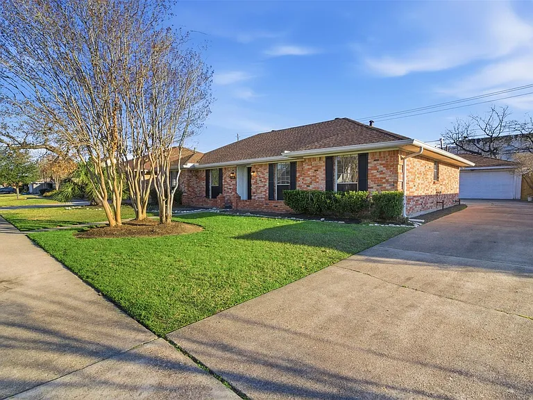 2310 Droxford Dr — Photo 3
