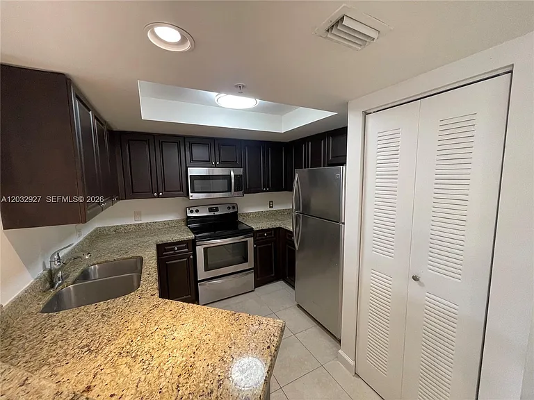 4155 N Haverhill Rd #1402 — Photo 7