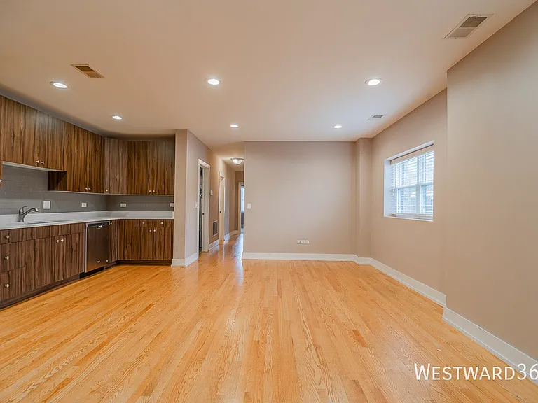3433 S Indiana Ave #301 — Photo 3