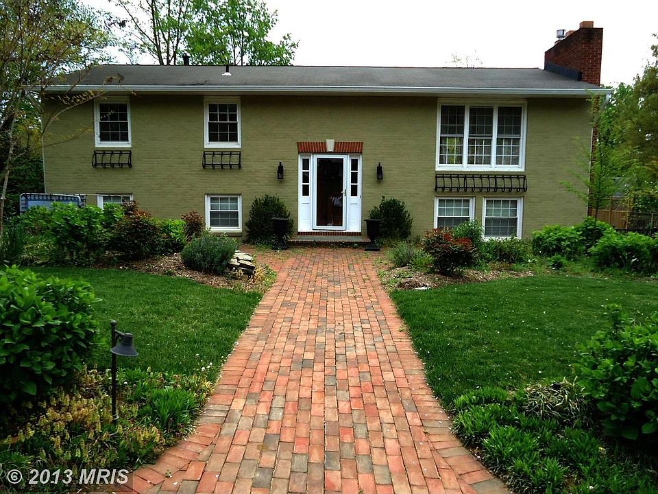 2nd image of 1907 Lindamoor Dr