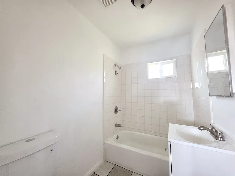 10906 S Figueroa St #1/2 — Photo 7