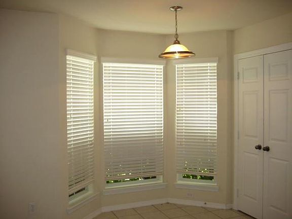 2nd image of 113 S Heritage Oaks Dr