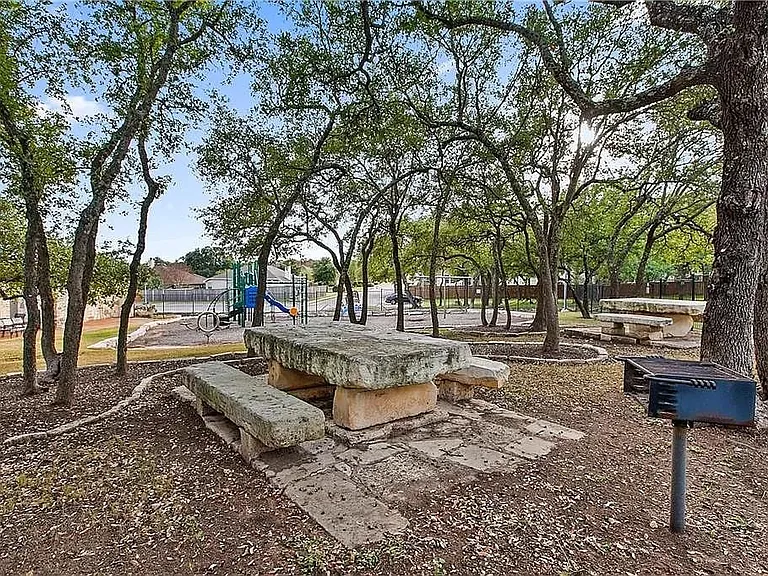 2121 Local Rebel Loop — Photo 28