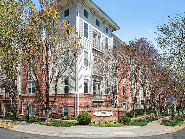 9490 Virginia Center Blvd #327 — Photo 2
