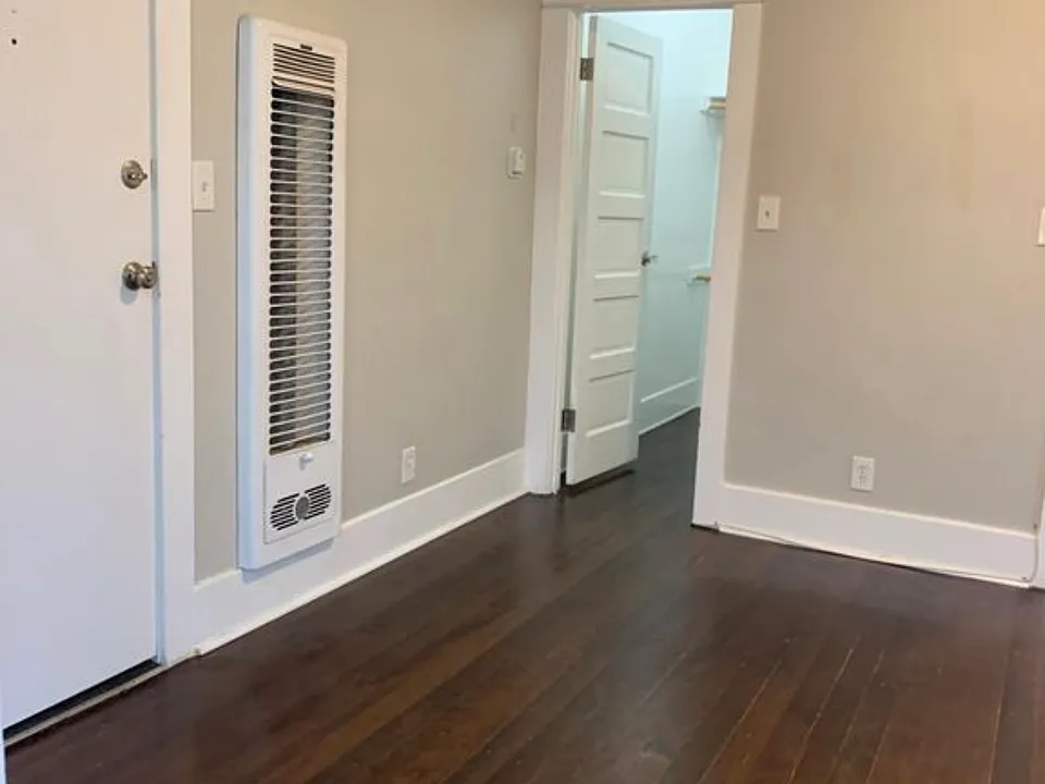 32 Orange Ave #5