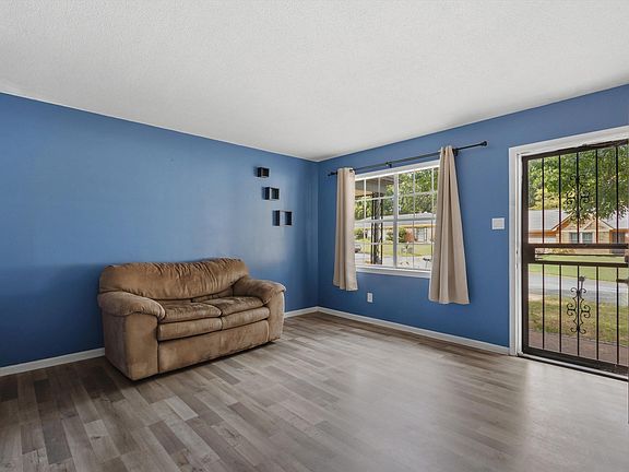 5th image of 4217 Oakcrest Ave