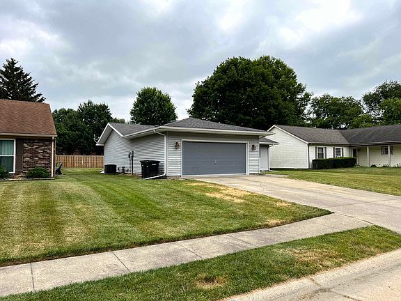 3rd image of 3217 Thomas Dr