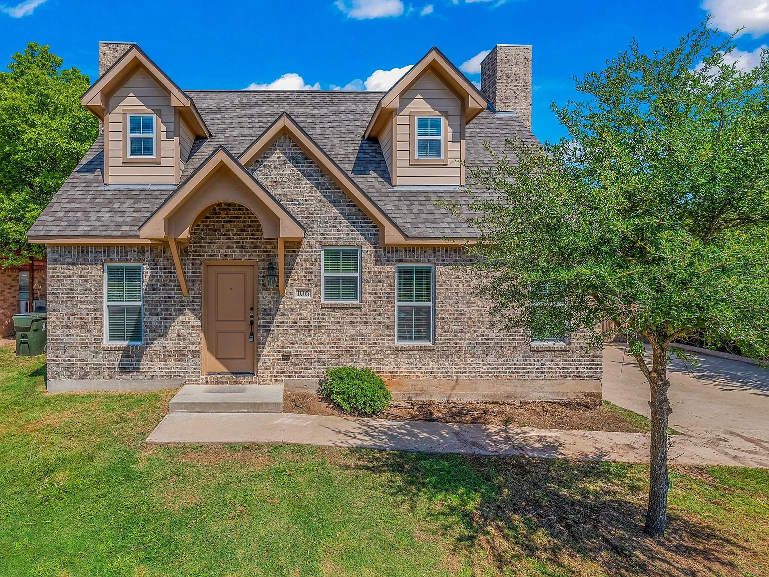 5 bed, 2200 sqft, $3,750 — Photo 1