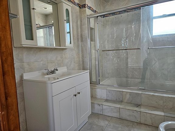 5th image of 303 Bradley Ave Floor 2