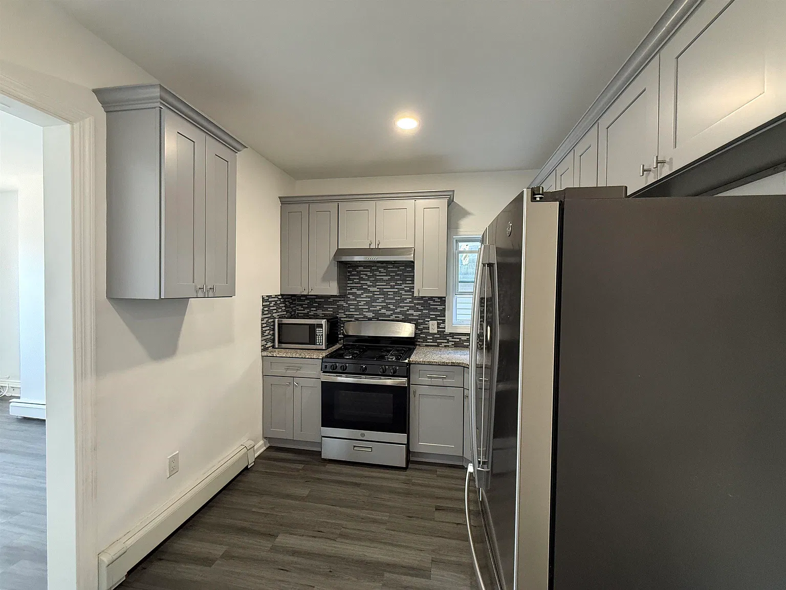 3 bed, 1.5 bath, $2,200 — Photo 2