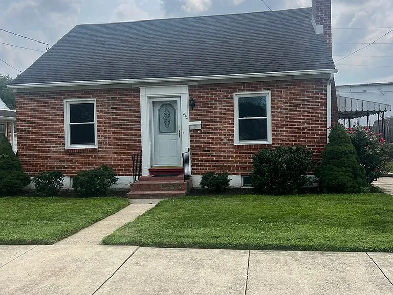 262 McKnight St — Photo 1