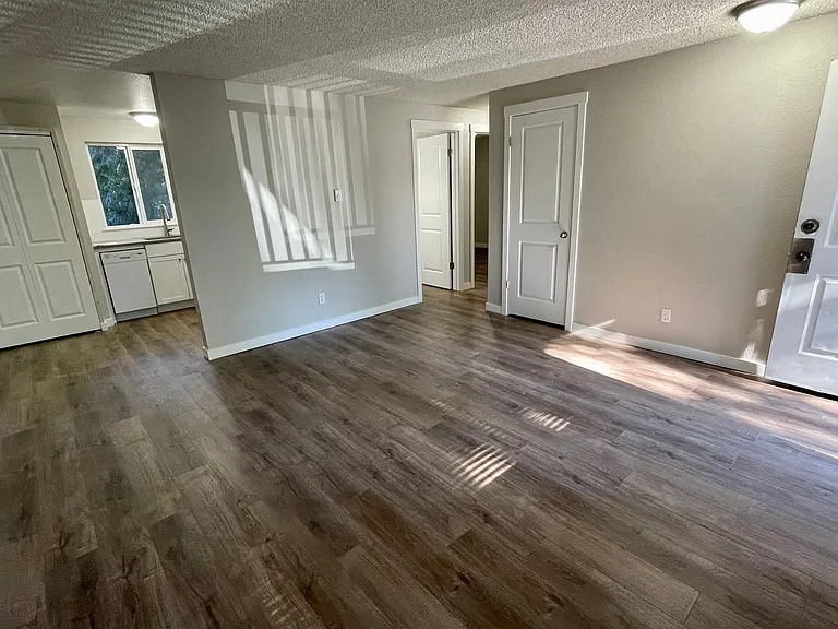 2000 Knox Ave — Photo 16