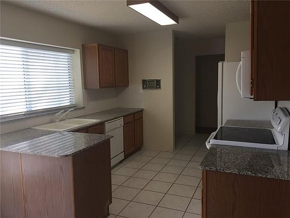 3rd image of 2426 Briarbrook Ln