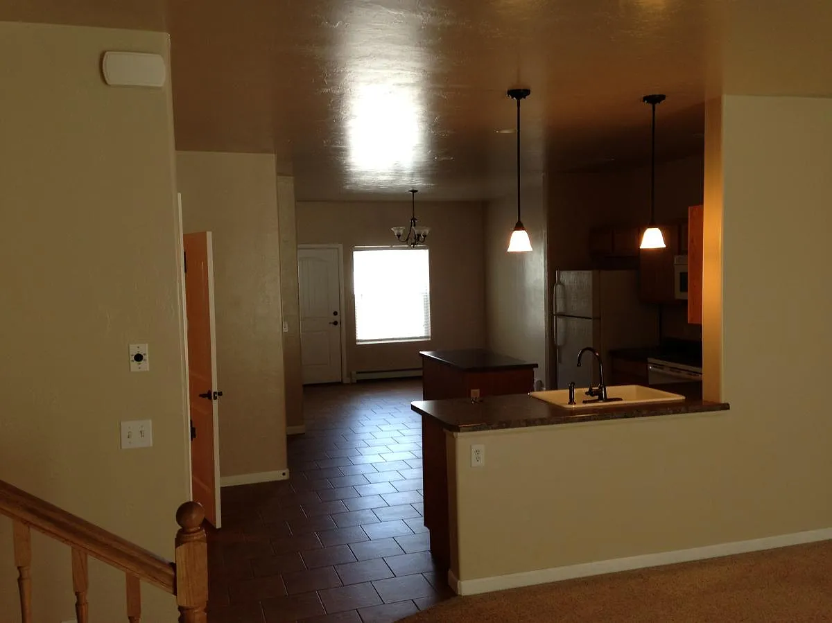 3 bed, 2.5 bath, 1847 sqft, $1,750 — Photo 2