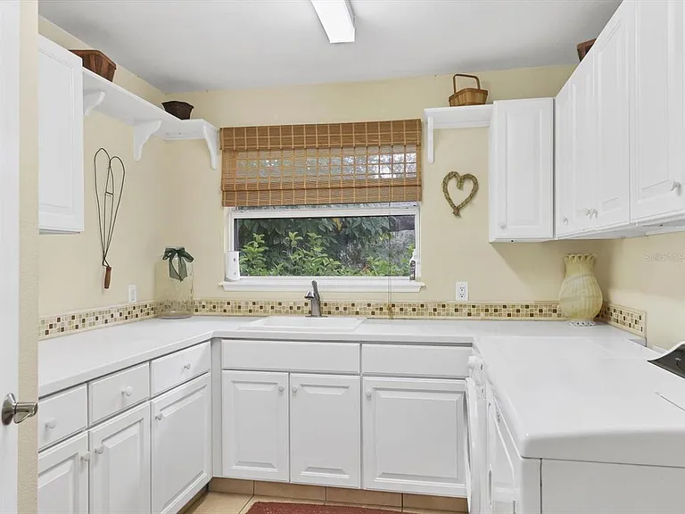 4708 Hidden River Rd — Photo 28