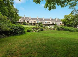 115 Village St APT 5, Medway, MA 02053