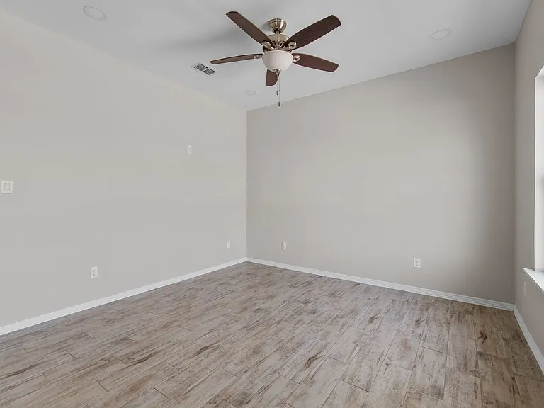 2428 N Valley Cir — Photo 5