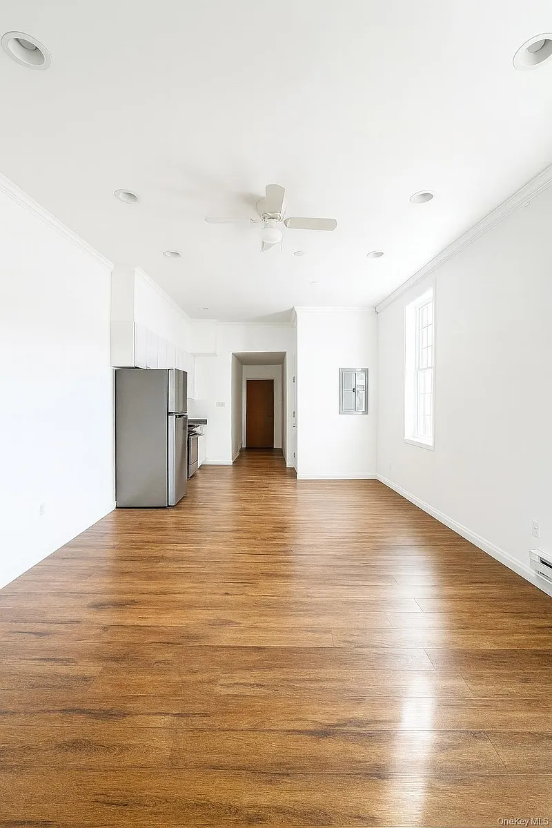 Building Photo - 422 Broadway #5