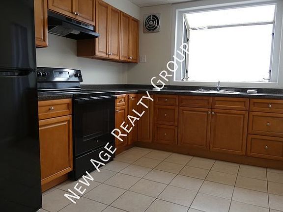 4th image of 5834 Dickens Ave