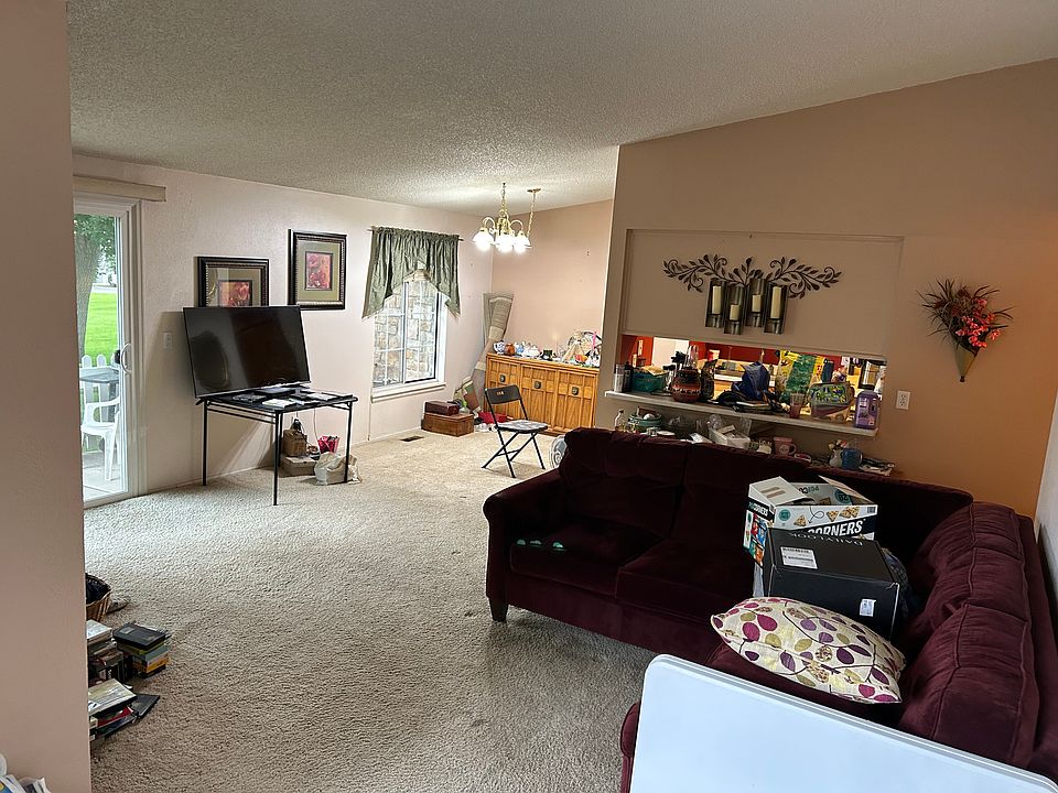 Living and Dining (Vaulted ceilings)