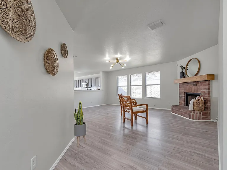 1037 Triple Crown Dr — Photo 7