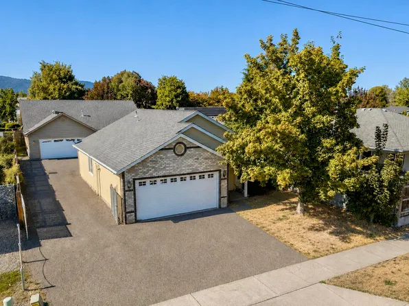 2825 Duell Ave, Medford, OR 97501