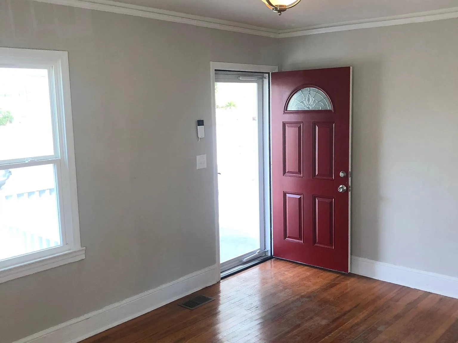 987 Margaret Pl NW — Photo 2