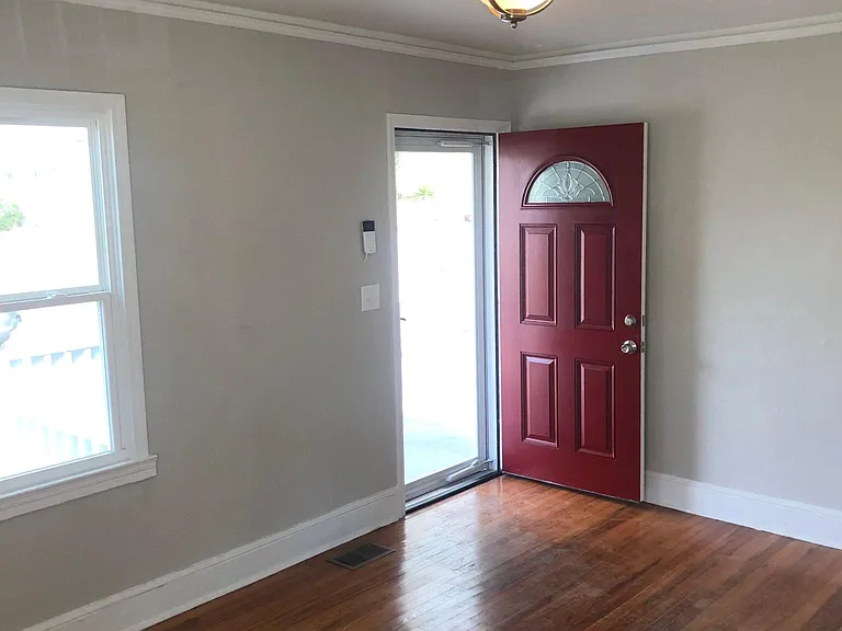 897 Margaret Pl NW — Photo 2