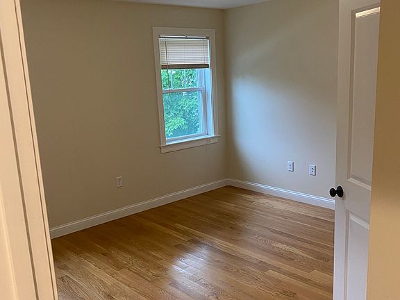 4th image of 299 Cabot St #1A
