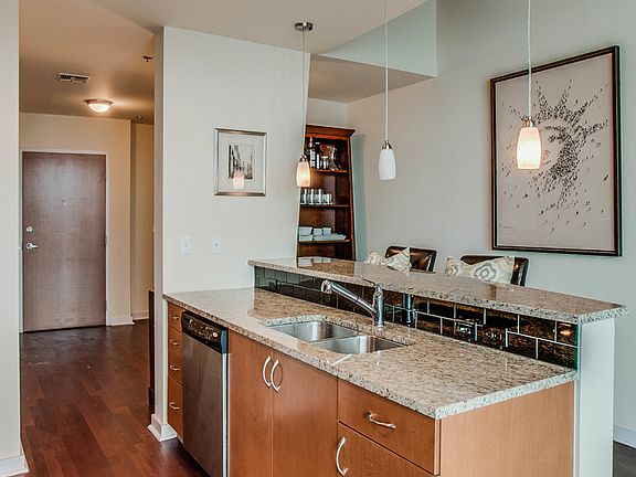 4th image of 301 Demonbreun St Unit 2018